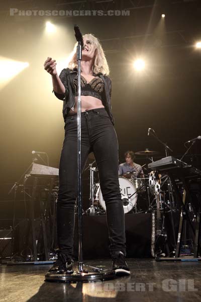 METRIC - 2018-11-08 - PARIS - Le Trianon - Emily Haines - Joules Scott-Key